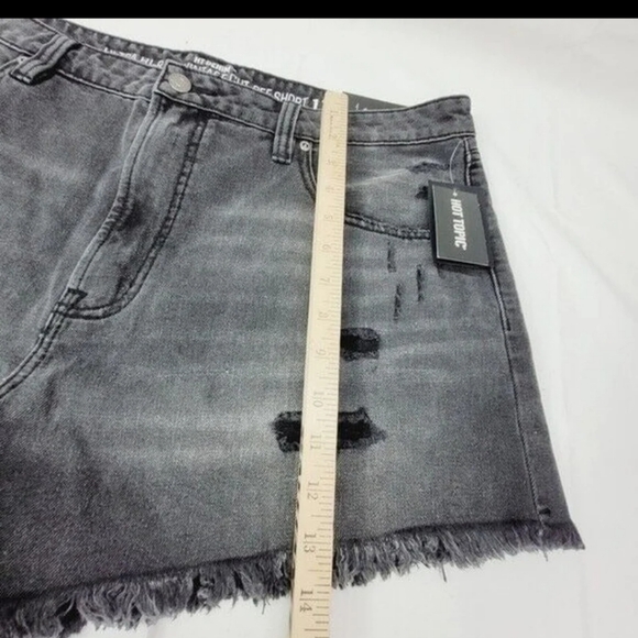* HT DENIM vintage cut-off shorts womens jr. Size 17aproxx measurments 36" wai - Picture 3 of 7